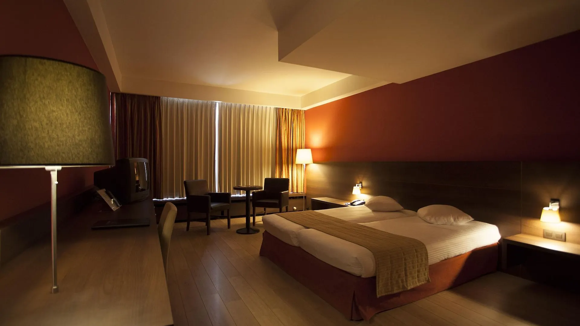 Theater Hotel Amberes 4*,  Bélgica