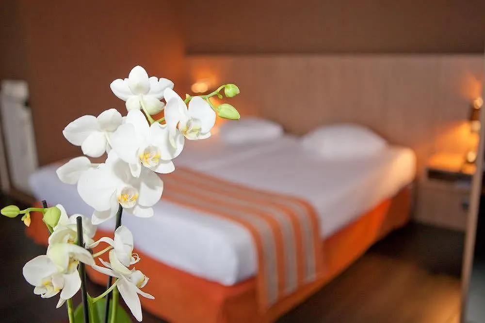 Theater Hotel Amberes 4*,  Bélgica