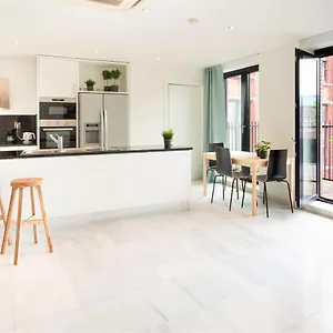 Marble In The Center Of Apartamento